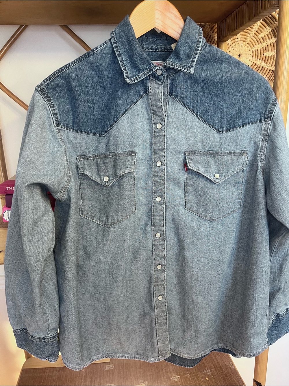 Levi's women Two-Tone Denim Western Shirt - Light Blue & Dark Blue M chambray